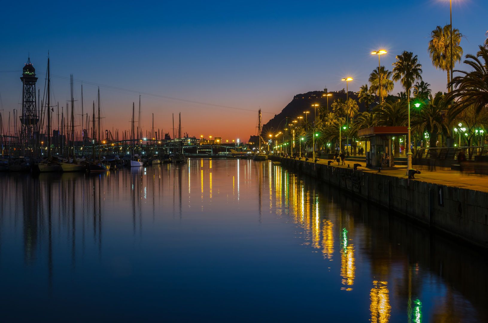 Abendliche Ruhe am Hafen