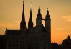 Abendliche Silhouette in Halle/Saale