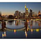 Abendliche Skyline von Frankfurt