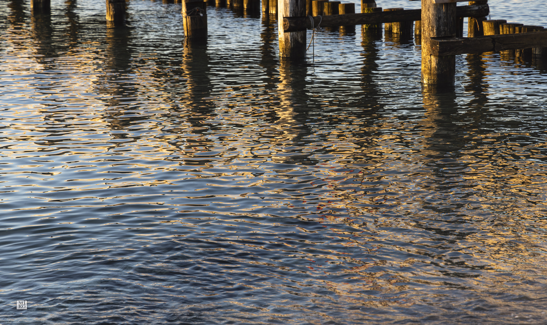 Abendliche Spiegelung in der Ostsee