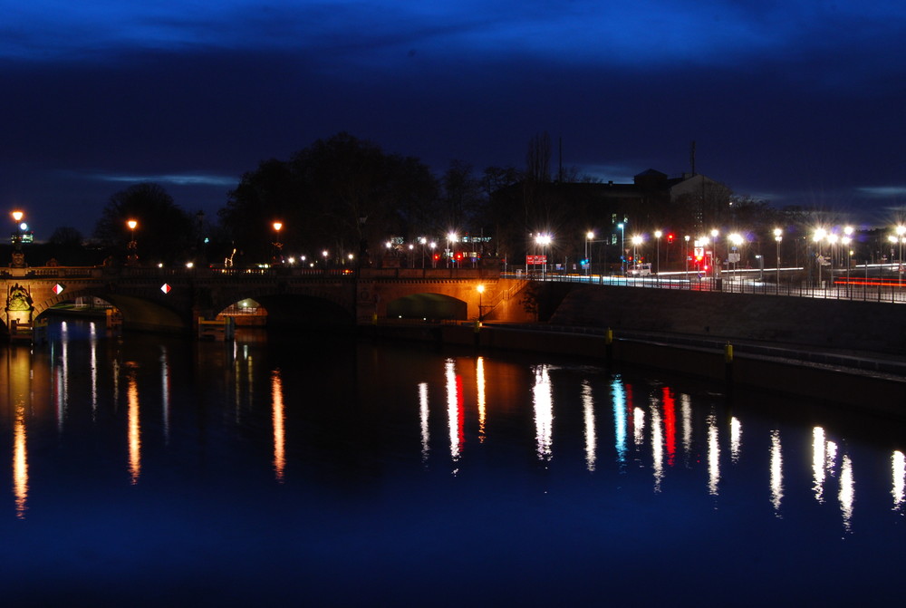 Abendliche Spiegelungen in der Spree