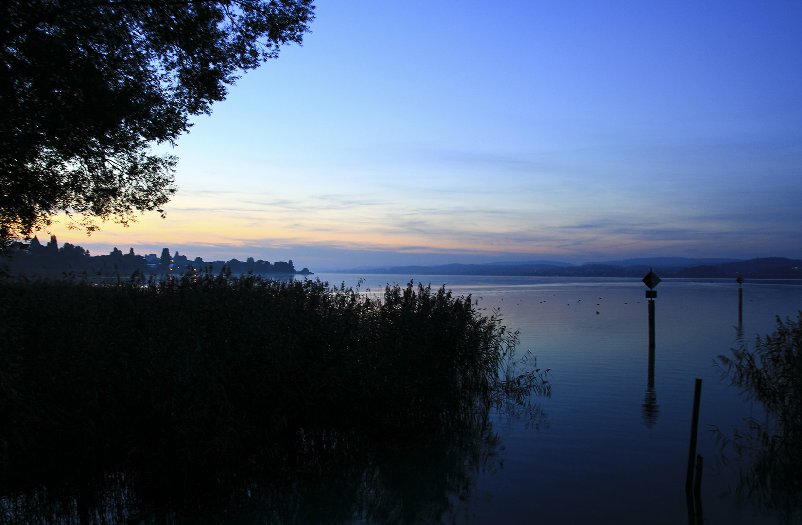 Abendliche Stille liegt über dem Bodensee