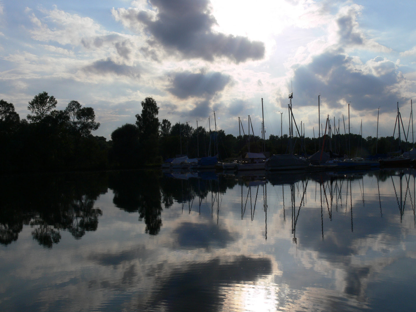 abendliche Stimmung am Yachthafen