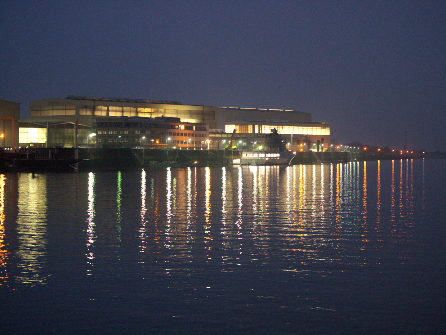 "Abendliche Stimmung an der Lürssenwerft" von Torsten