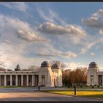 abendliche stimmung im zentralfriedhof wien