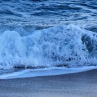 Abendliche Welle am Strand von Porthcurno II