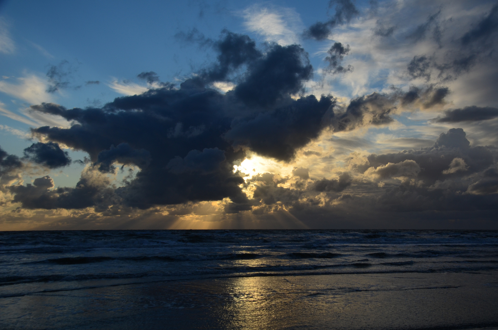 Abendliche Wolken an der Nordsee (St. Peter Ording)