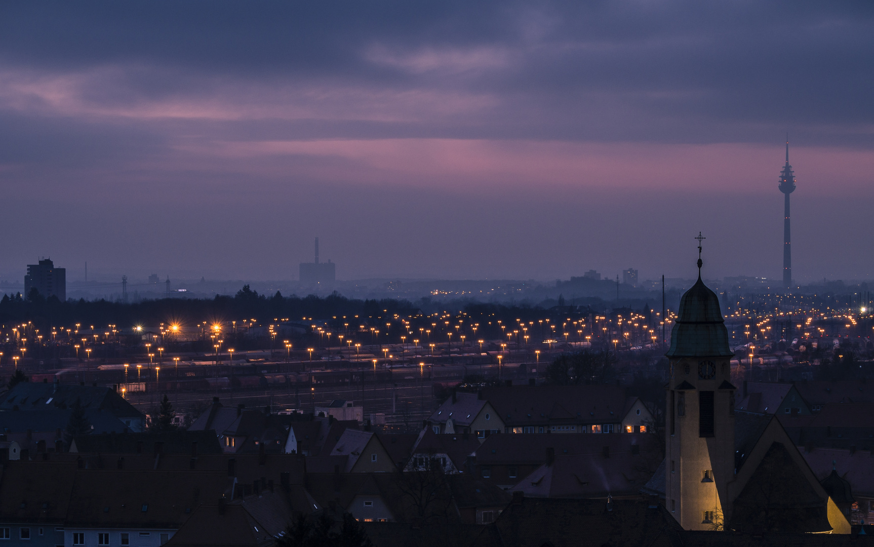 Abendlicher Blick auf das Rangierbahnhofsgelände Nürnberg