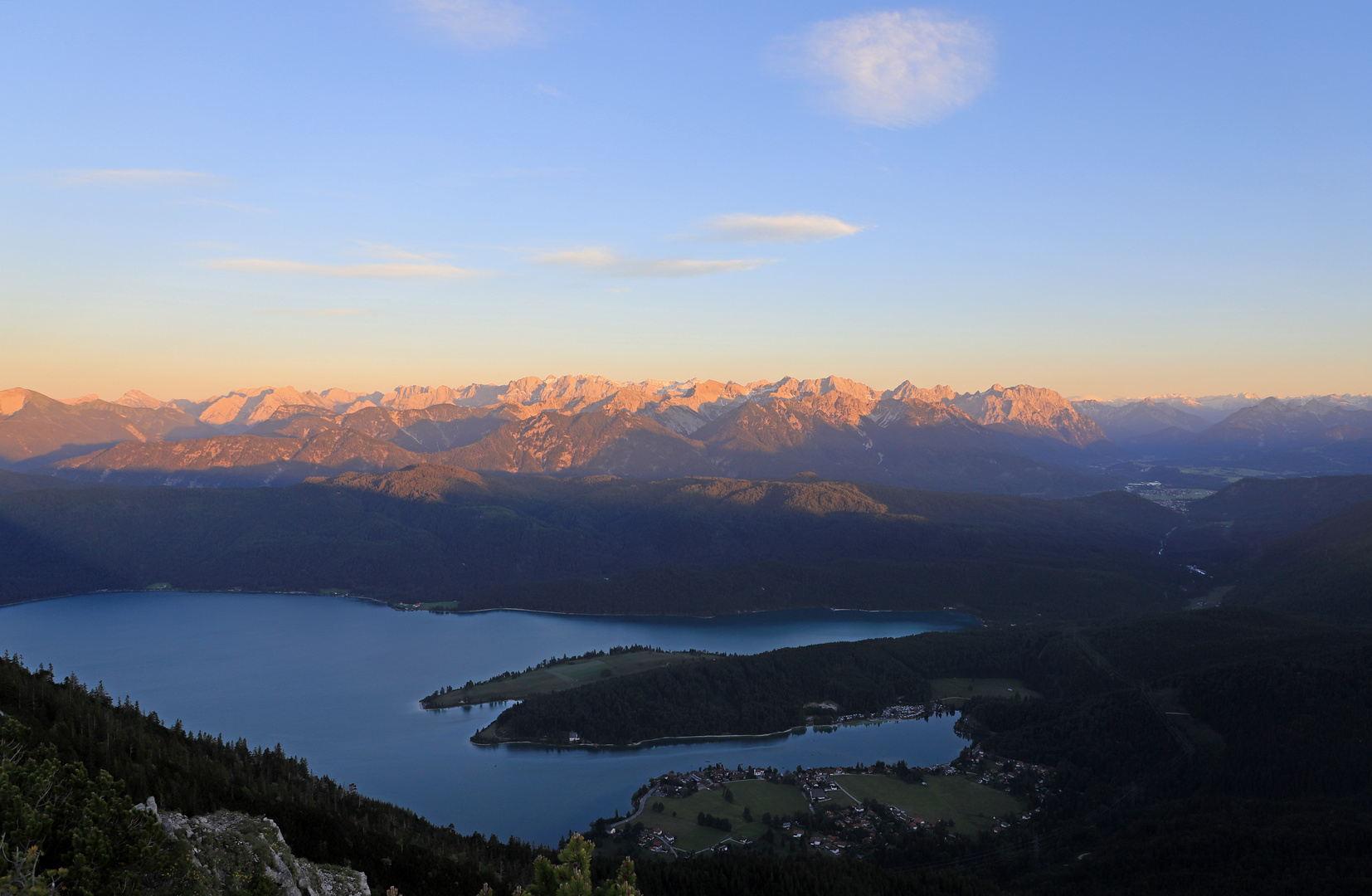 Abendlicher Blick auf den Walchensee