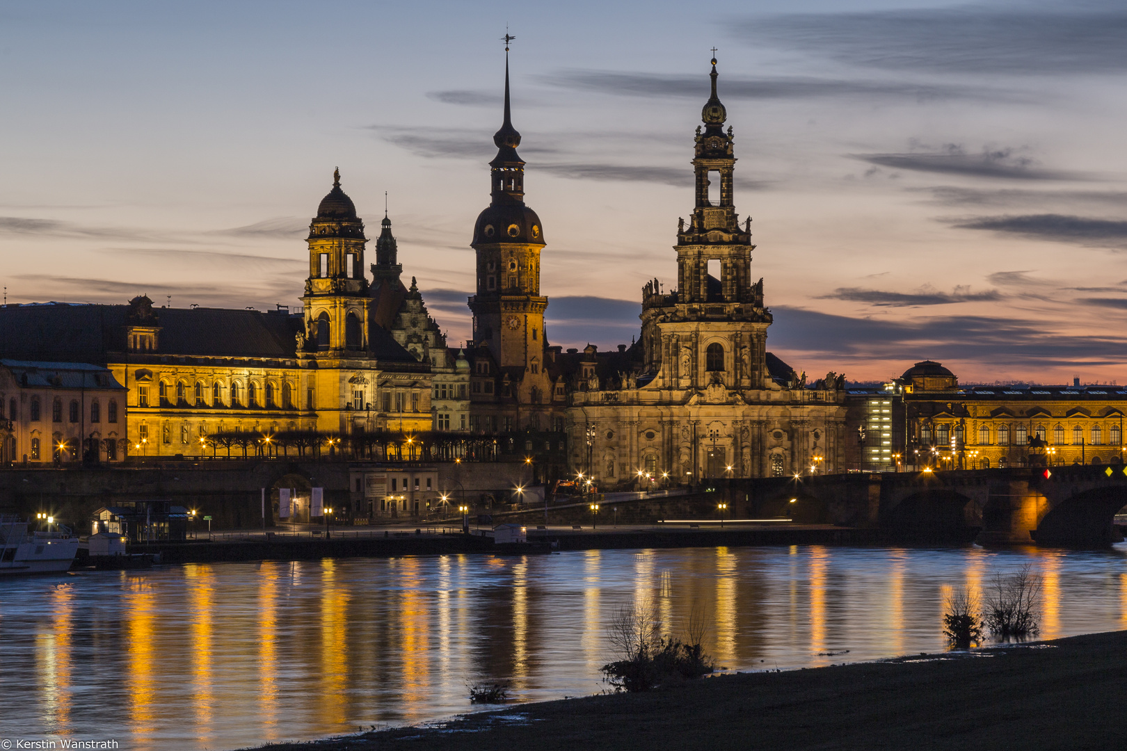 Abendlicher Blick auf die Altstadt Dresdens