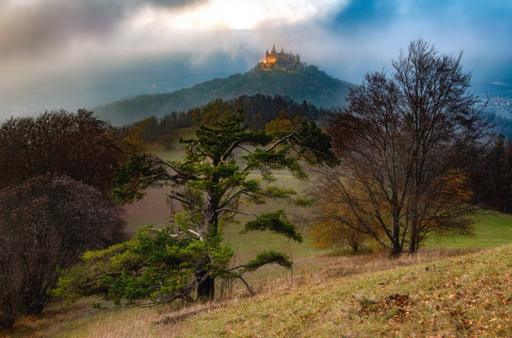 Abendlicher Blick auf die Burg im November