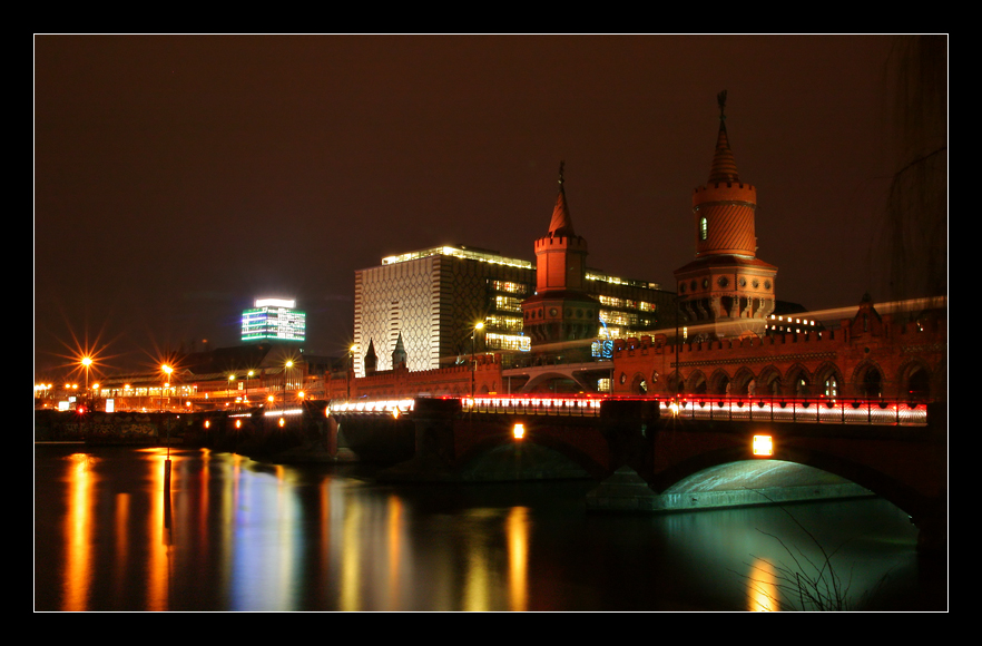 Abendlicher Blick auf die Oberbaumbrücke