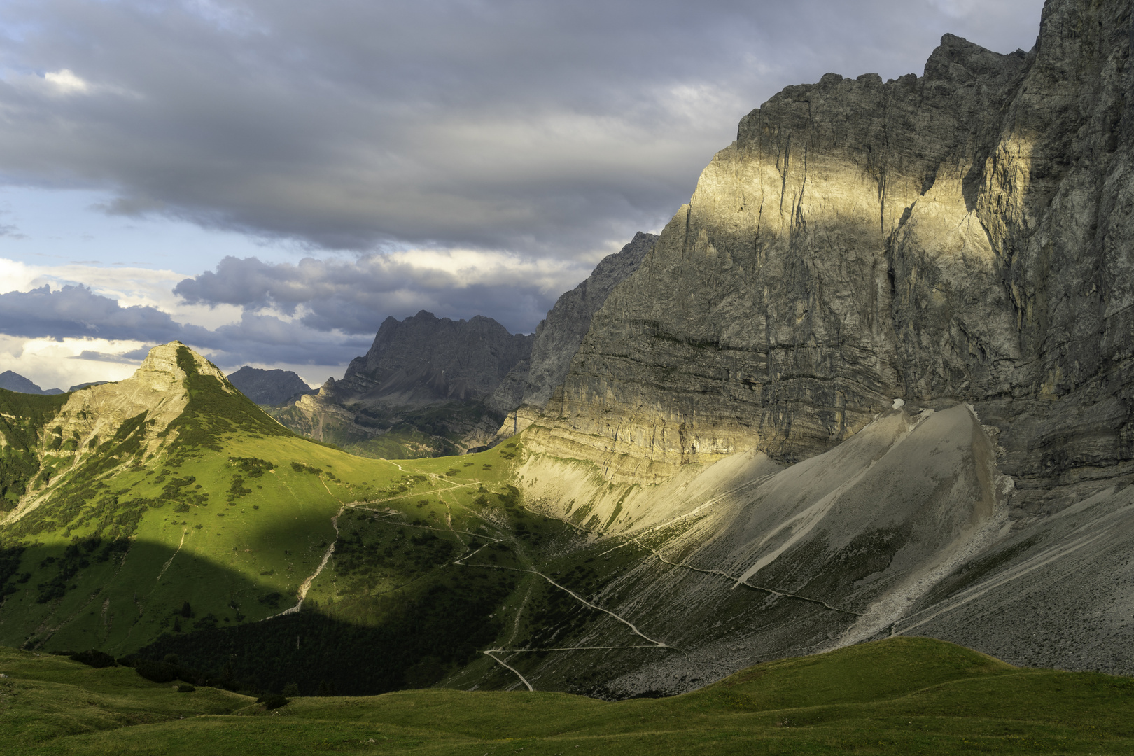 Abendlicher Blick über das Hohljoch zur Lamsenspitze