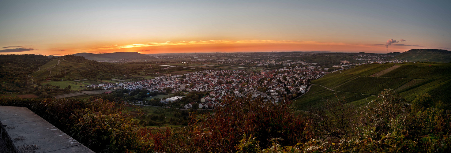 Abendlicher Blick über das schöne Städtchen Weinstadt