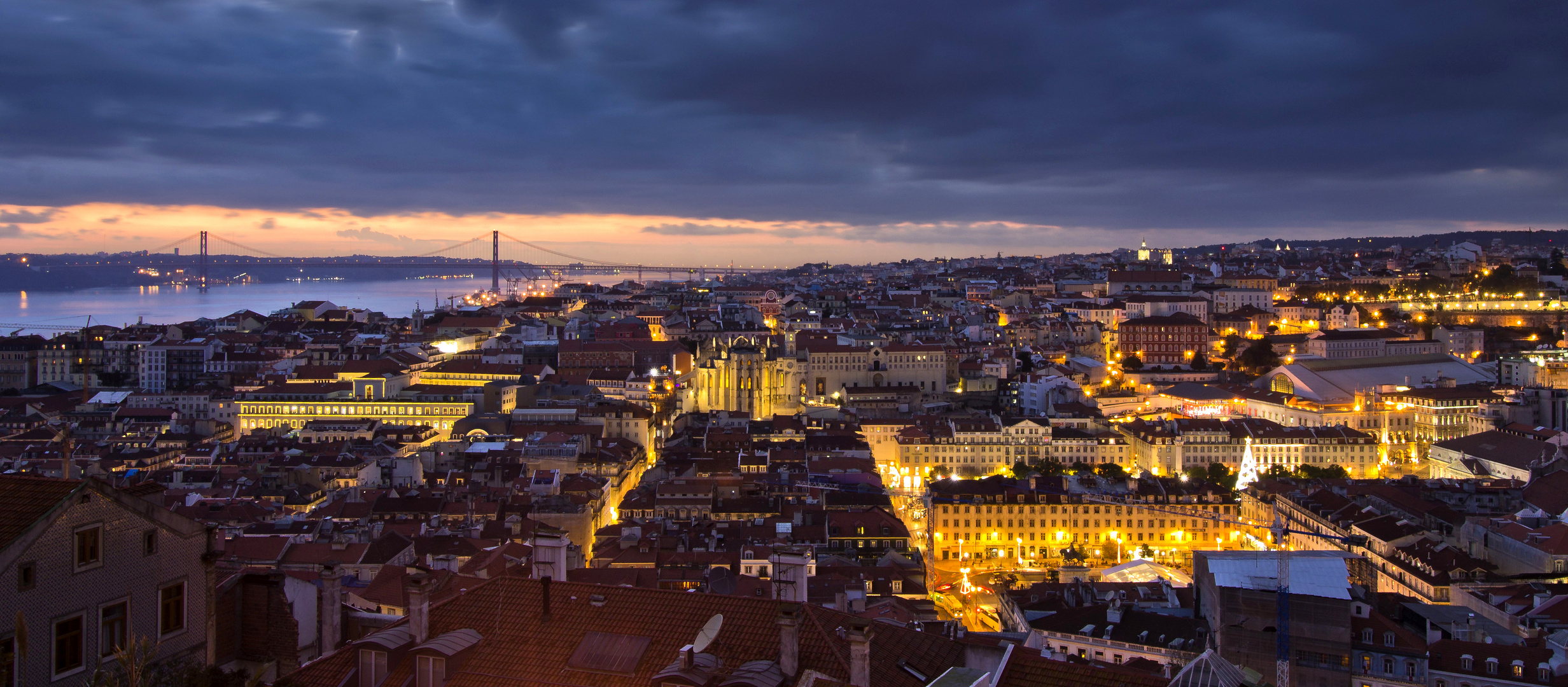 Abendlicher Blick vom Castelo Sao Jorge