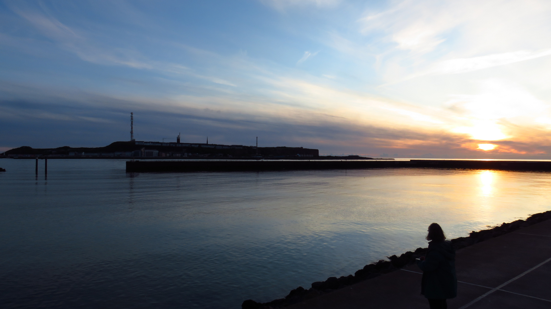 Abendlicher Blick von der Düne zur Insel