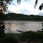 abendlicher Blick von der Uferpromenade ueber den Mekong, Luang Prabang