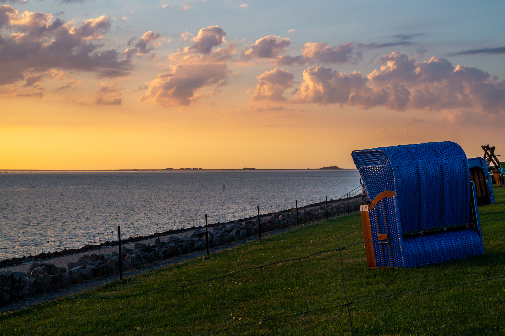 abendlicher Blick zur Hallig Hooge