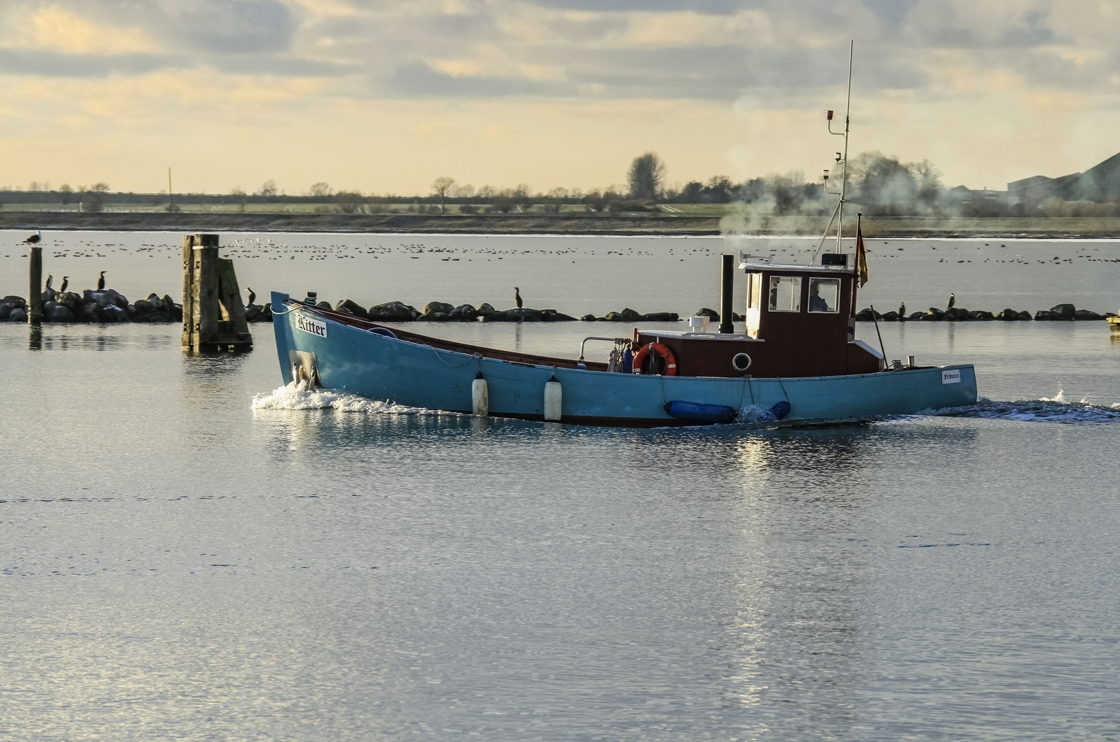 Abendlicher Fischzug auf Burg Fehmarn.