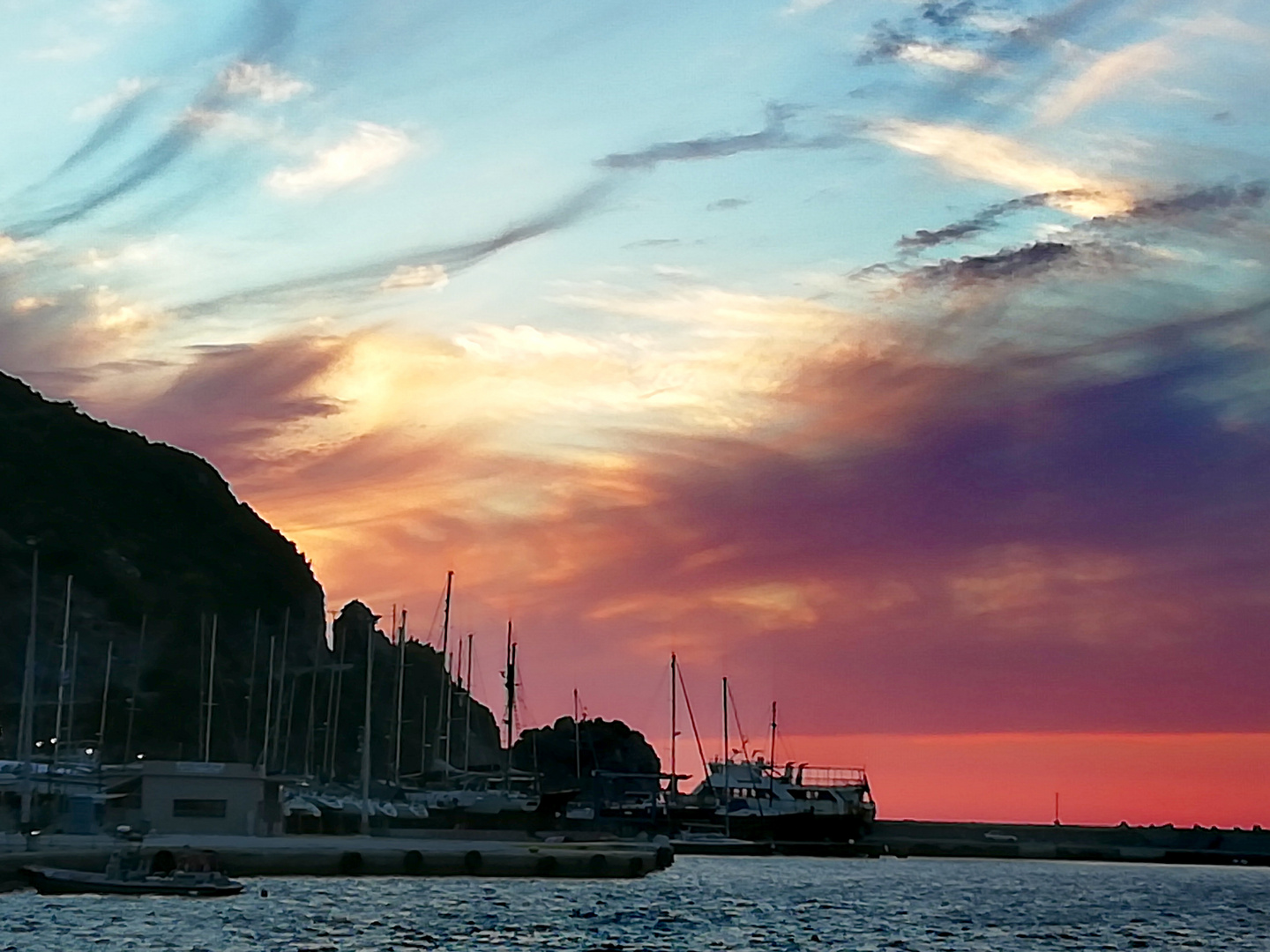 Abendlicher Hafen auf Samos