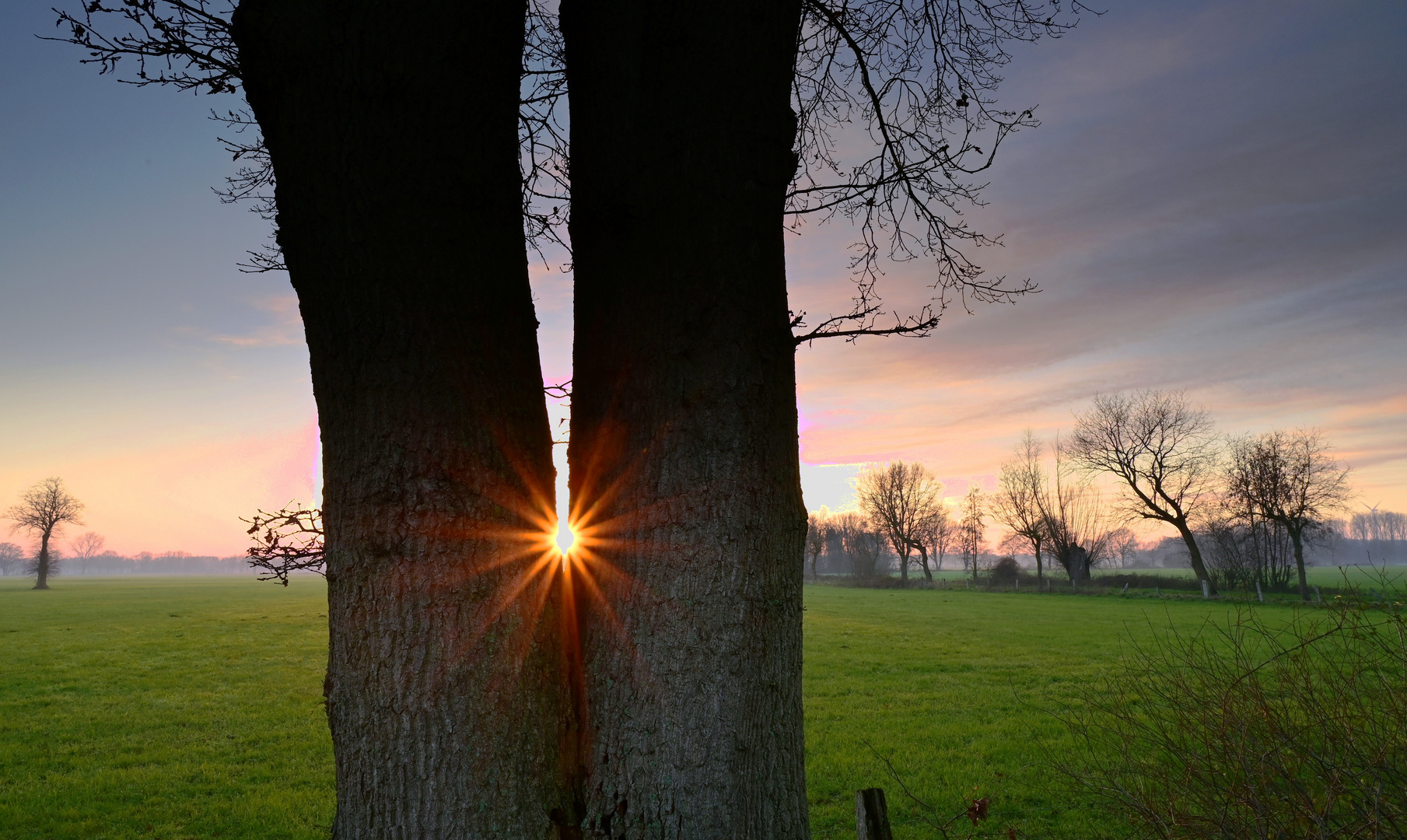 Abendlicher Lichtblick am Niederrhein