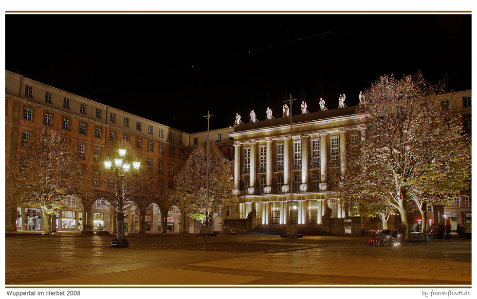 Abendlicher Rathausplatz....