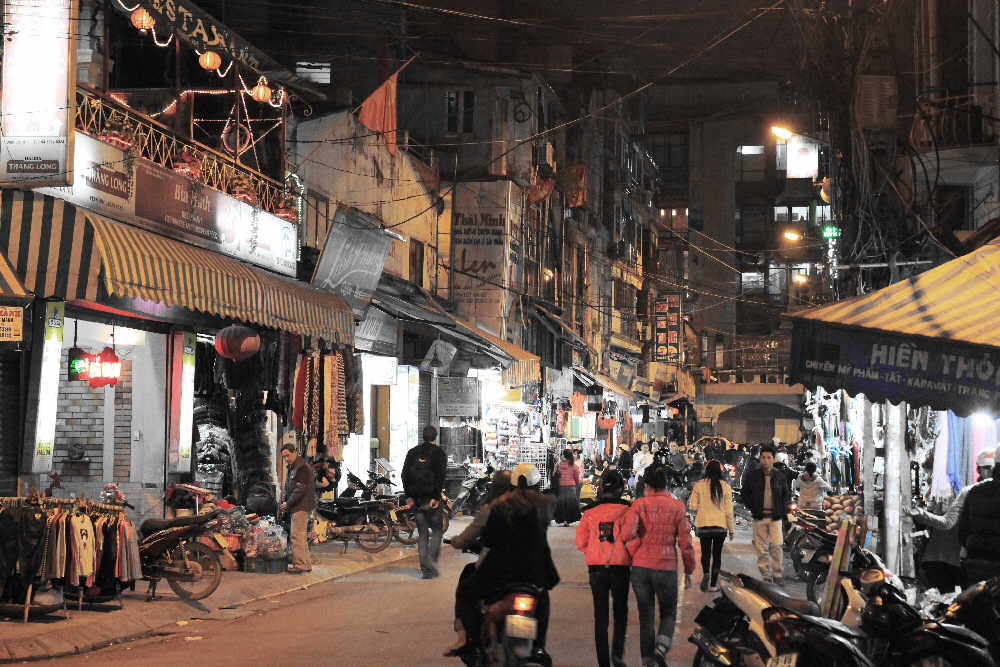 Abendlicher Spatziergang in Hanoi - Jeanette Geissler