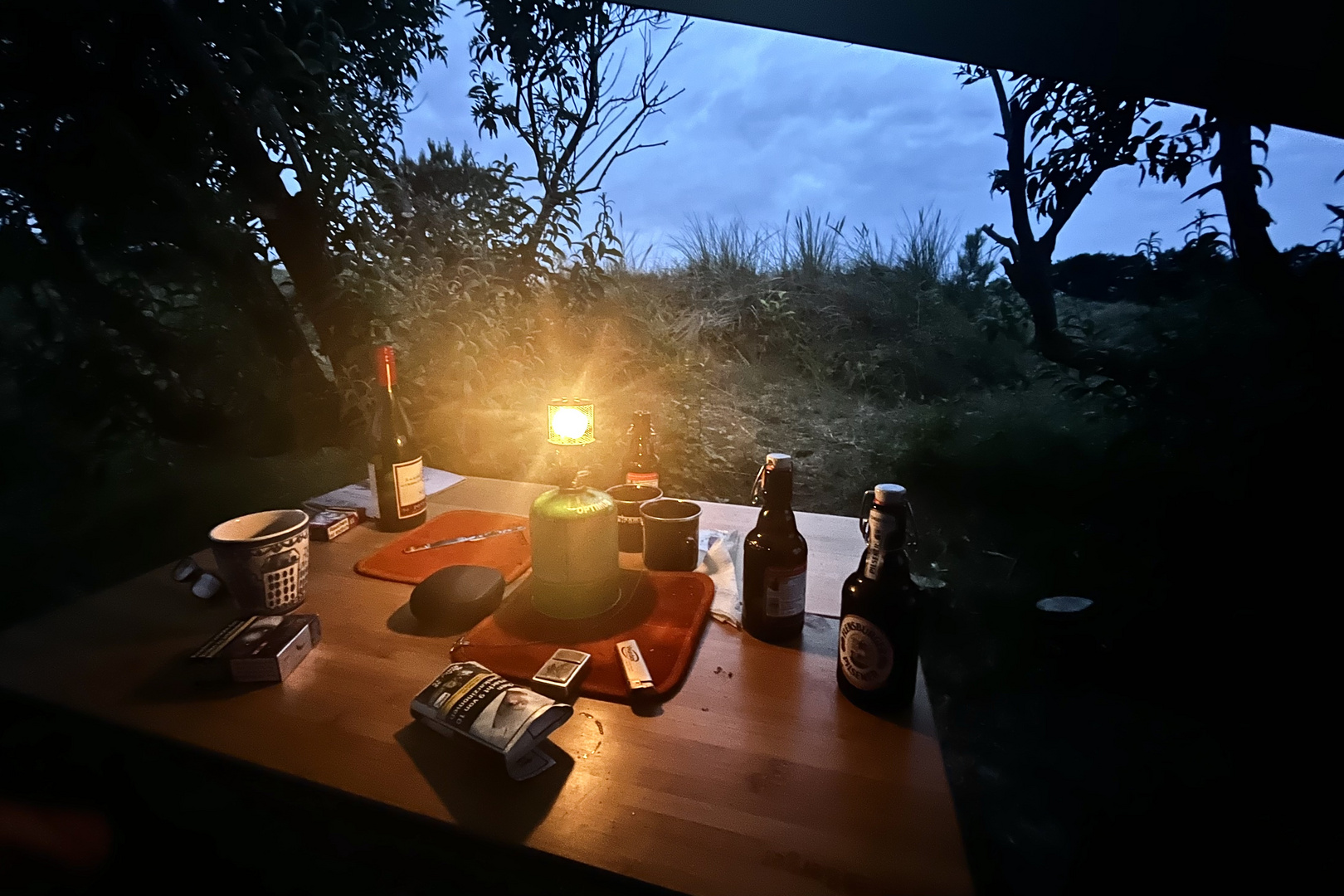 Abendlicher Verbleib in den Dünen mit allem was man so braucht. Gas auch.