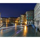 Abendlicher Verkehr auf dem Canal Grande