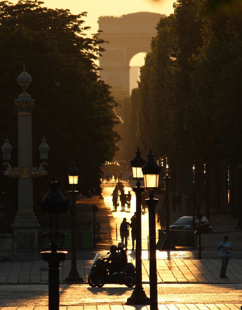 Abendliches Paris bei Sonnenuntergang