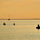 Abendliches Planschen im Meer