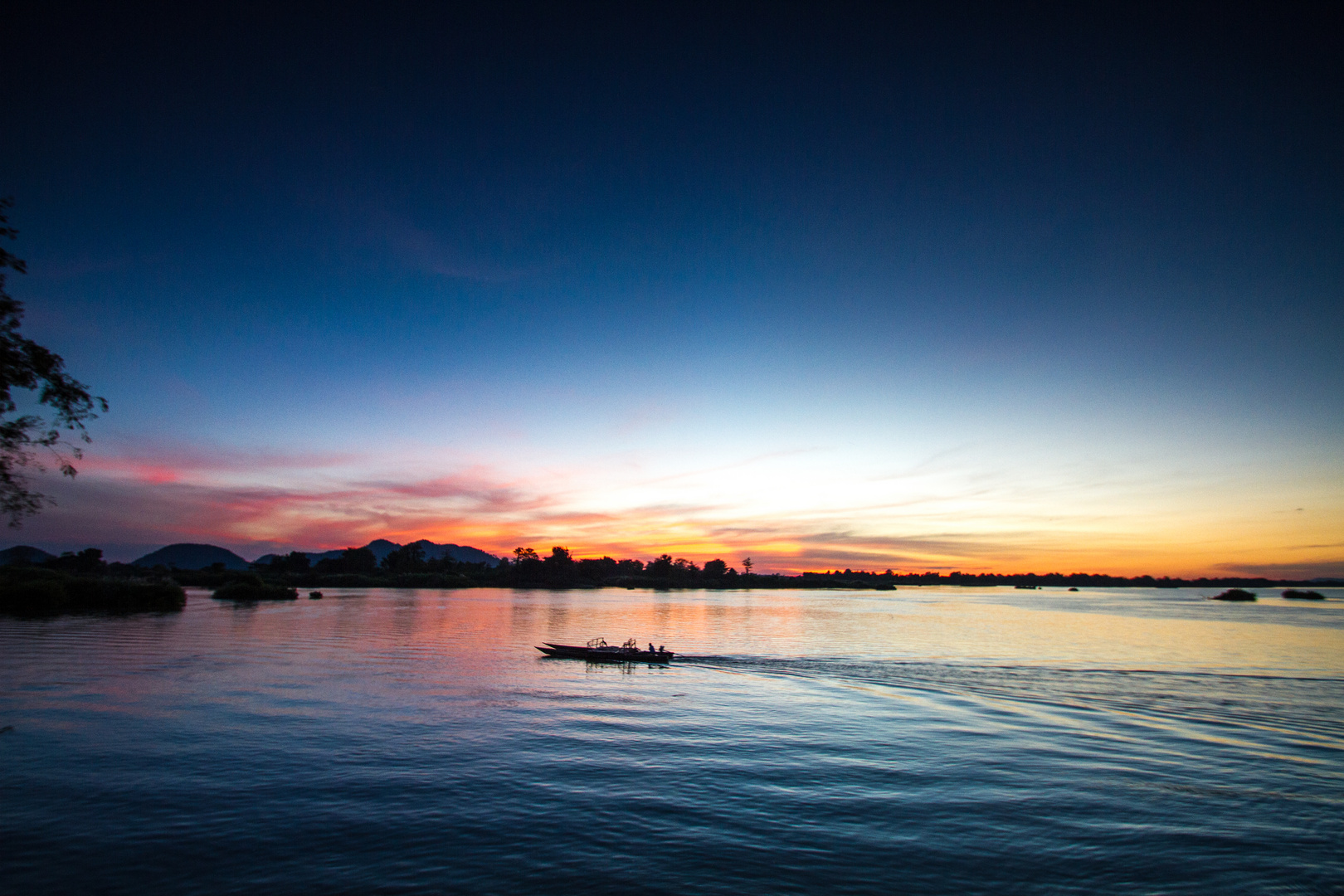 Abendliches Spektakel auf den 4000 Inseln in Laos