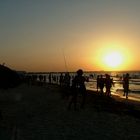 abendliches treiben am strand