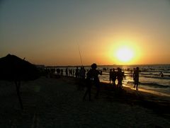 abendliches treiben am strand