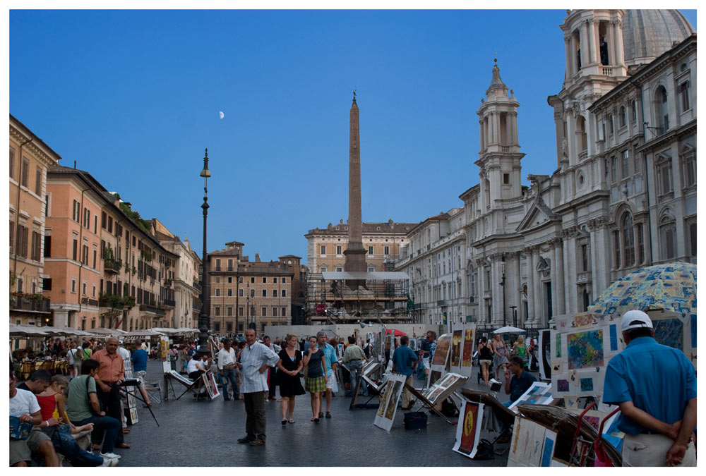 abendliches treiben auf der piazza navona