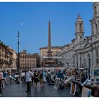 abendliches treiben auf der piazza navona