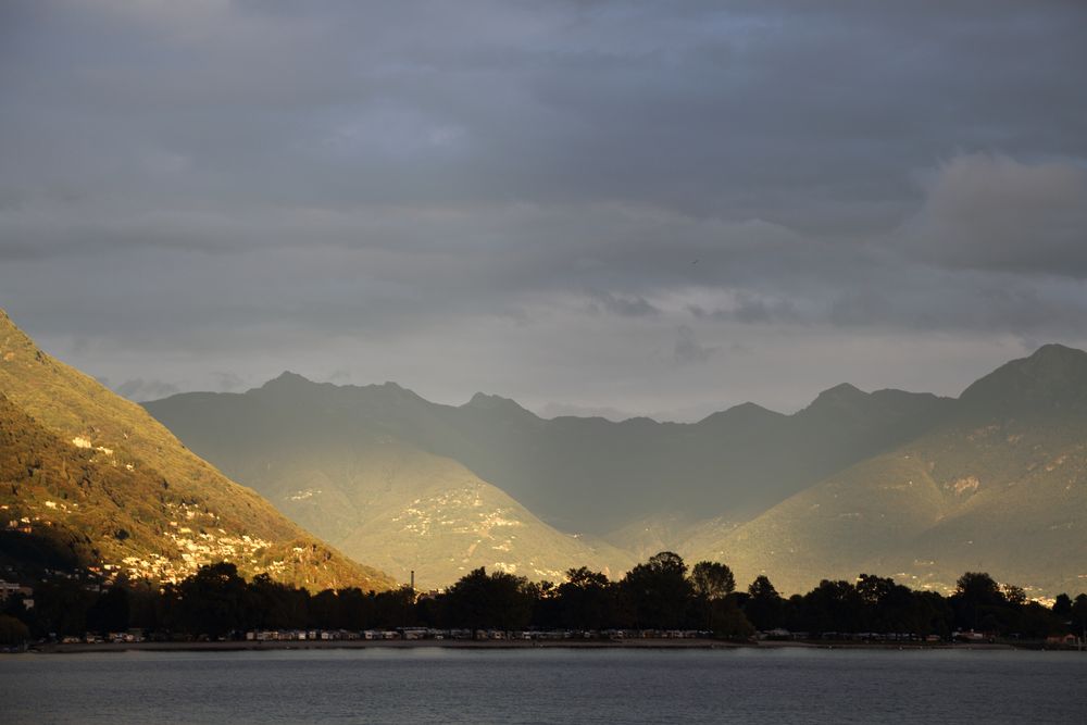 Abendlicht am Lago Maggiore