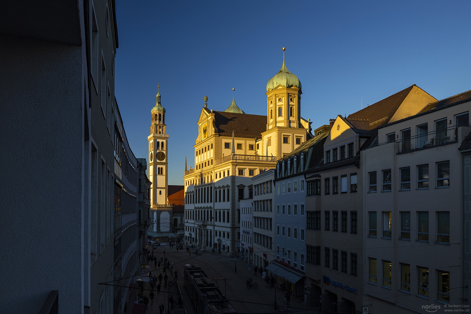 Abendlicht am Rathaus und Perlachturm