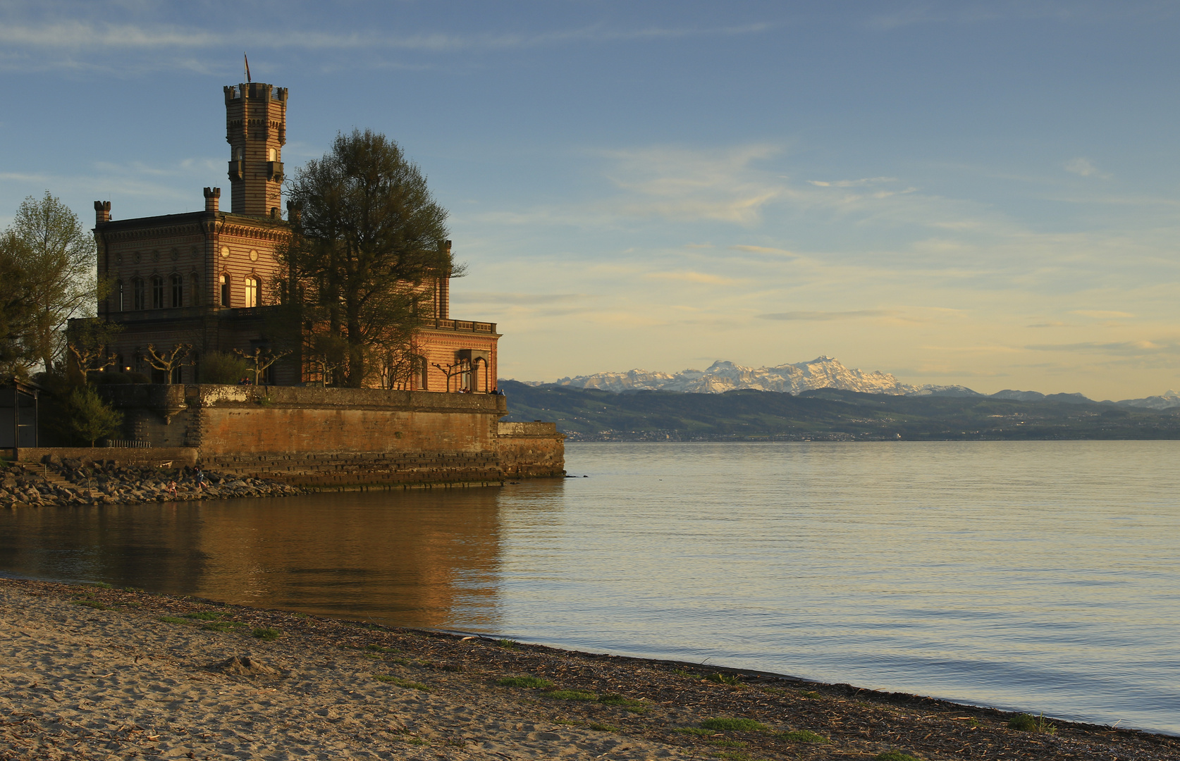 Abendlicht am Schloss Monfort