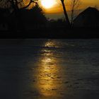 Abendlicht ,der gefrorene Dorfteich in Klebitz