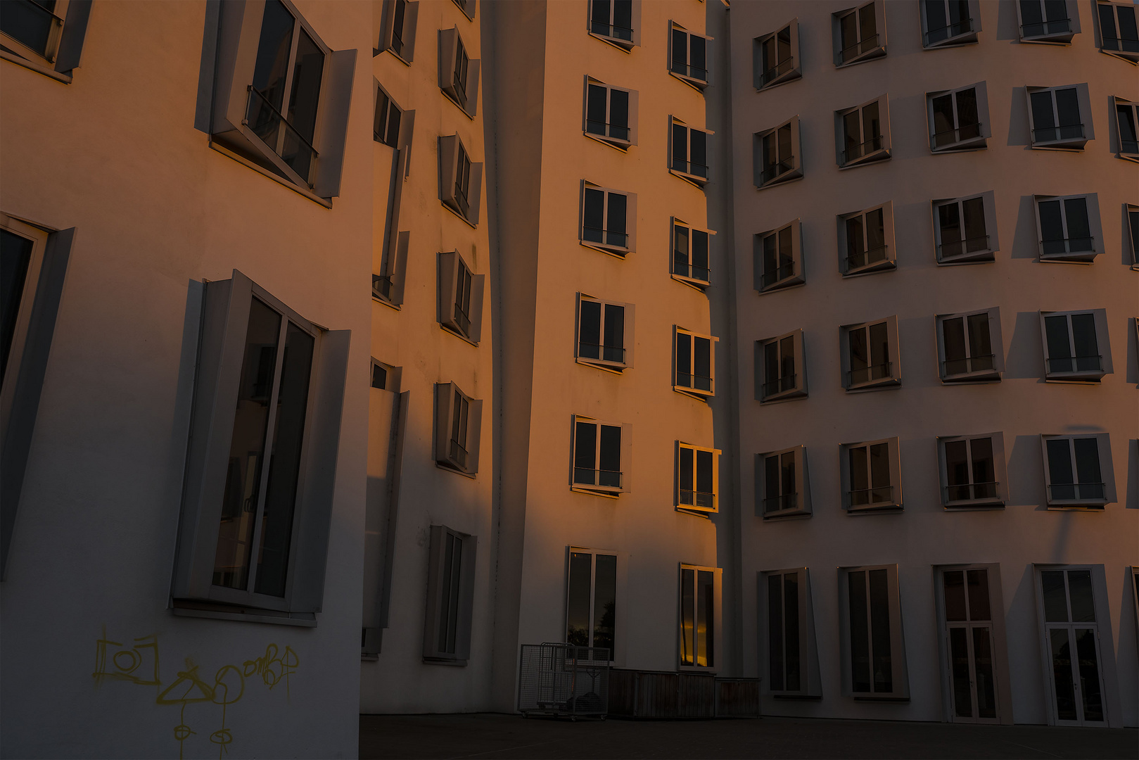 Abendlicht im neuen Zollhof, Düsseldorf