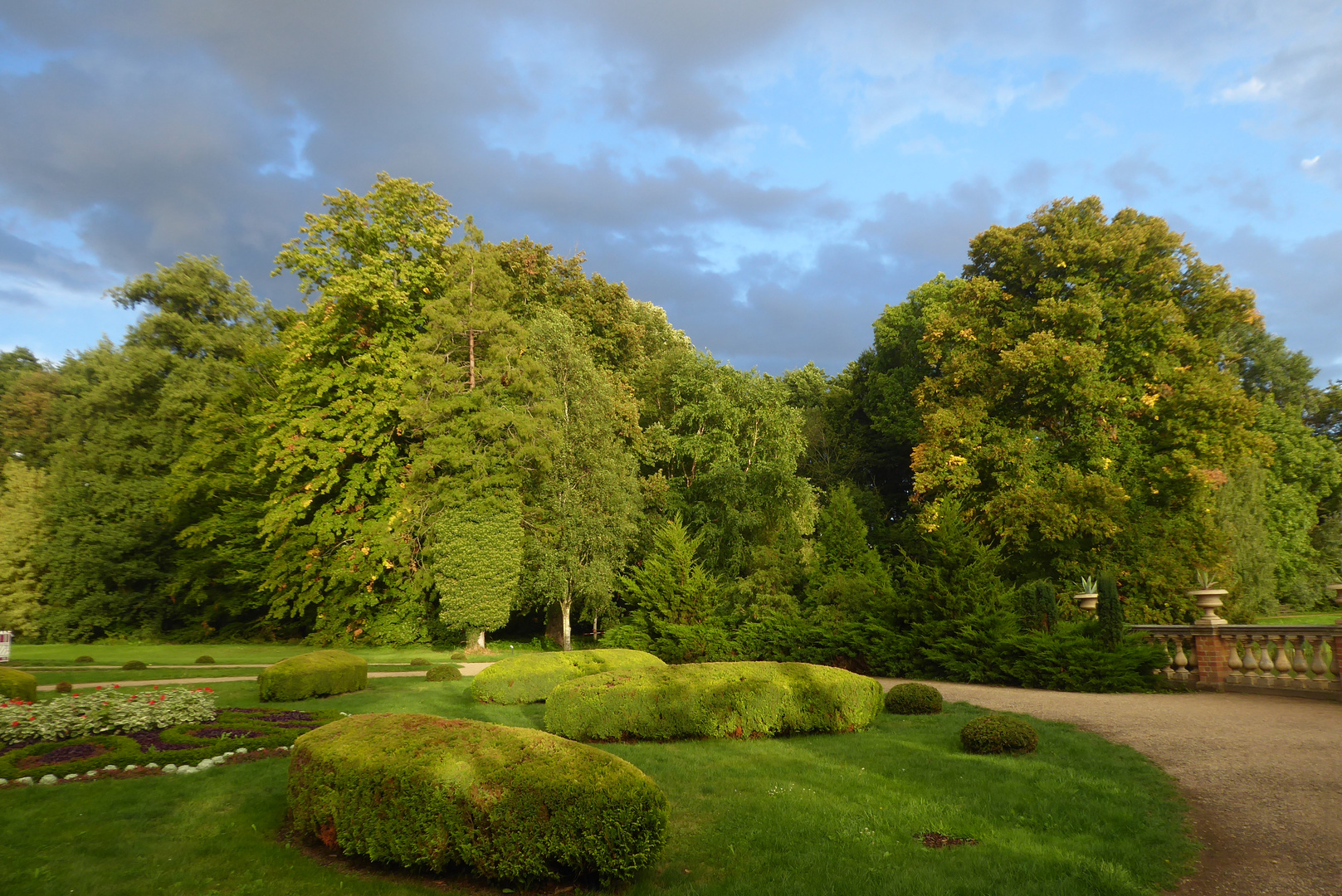 Abendlicht im Park Wiesenburg (1)