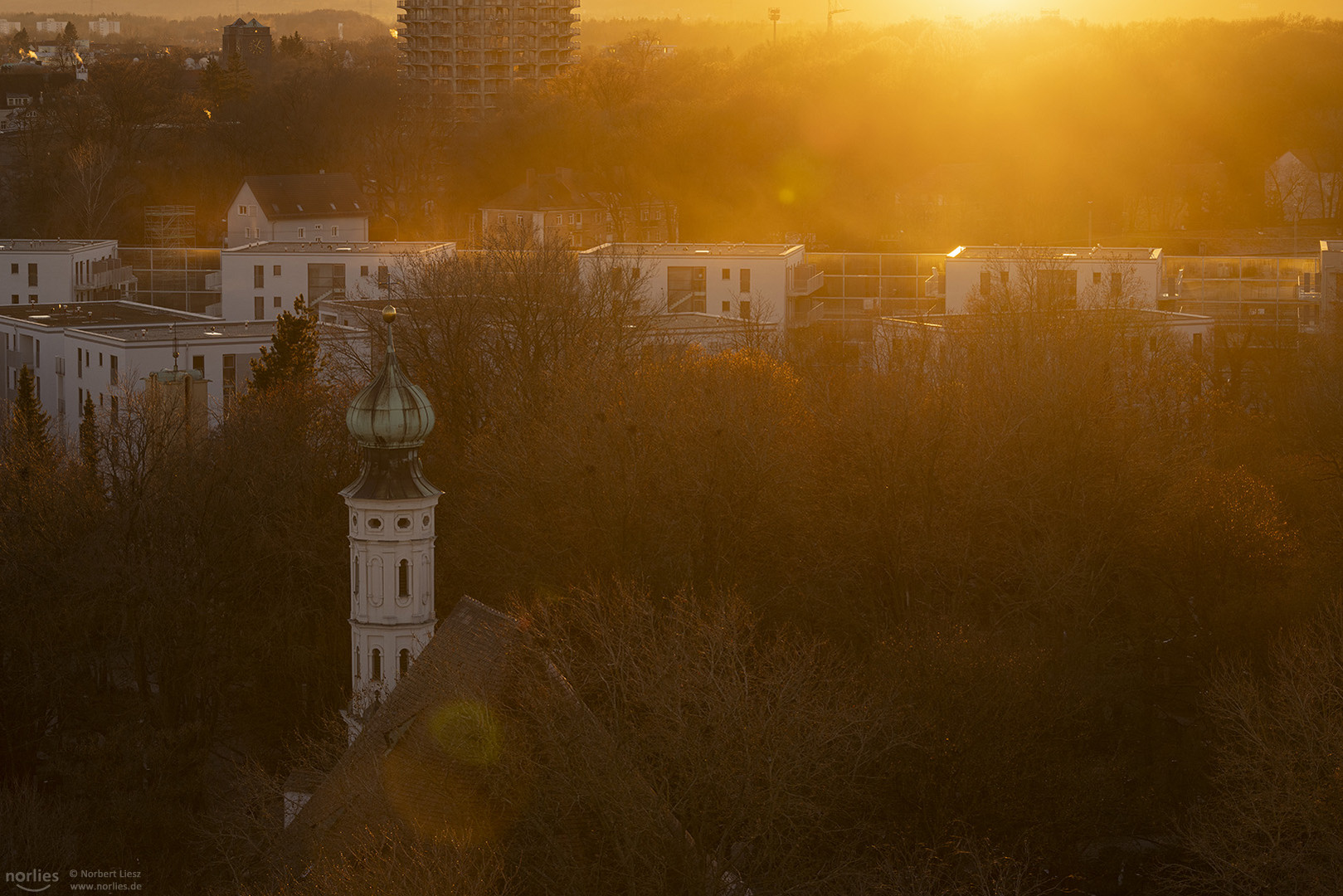 Abendlicht über dem Hermanfriedhof