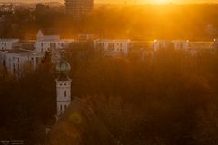 Abendlicht über dem Hermanfriedhof