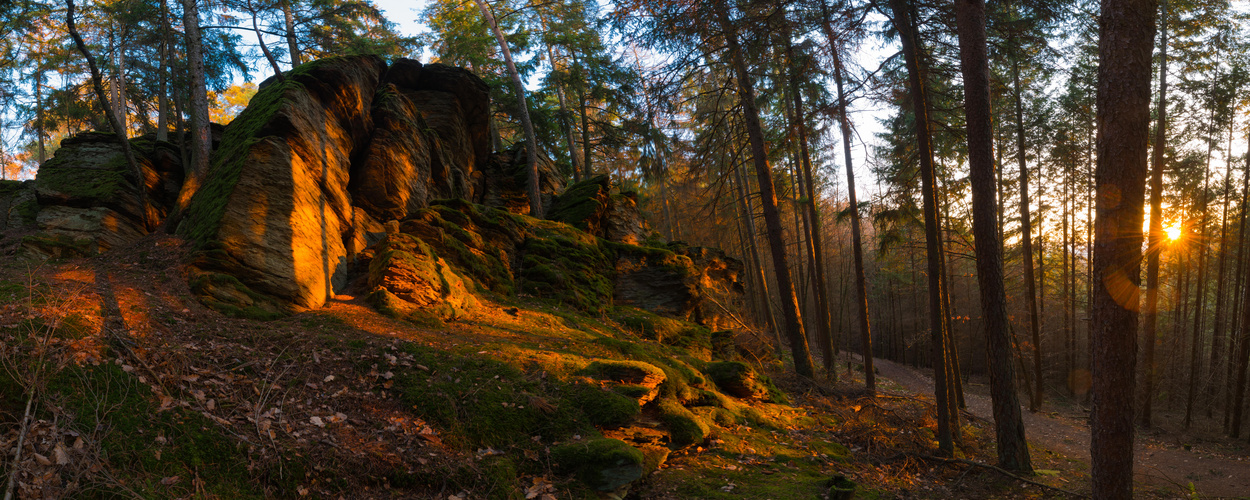 Abendlicht und Felsen