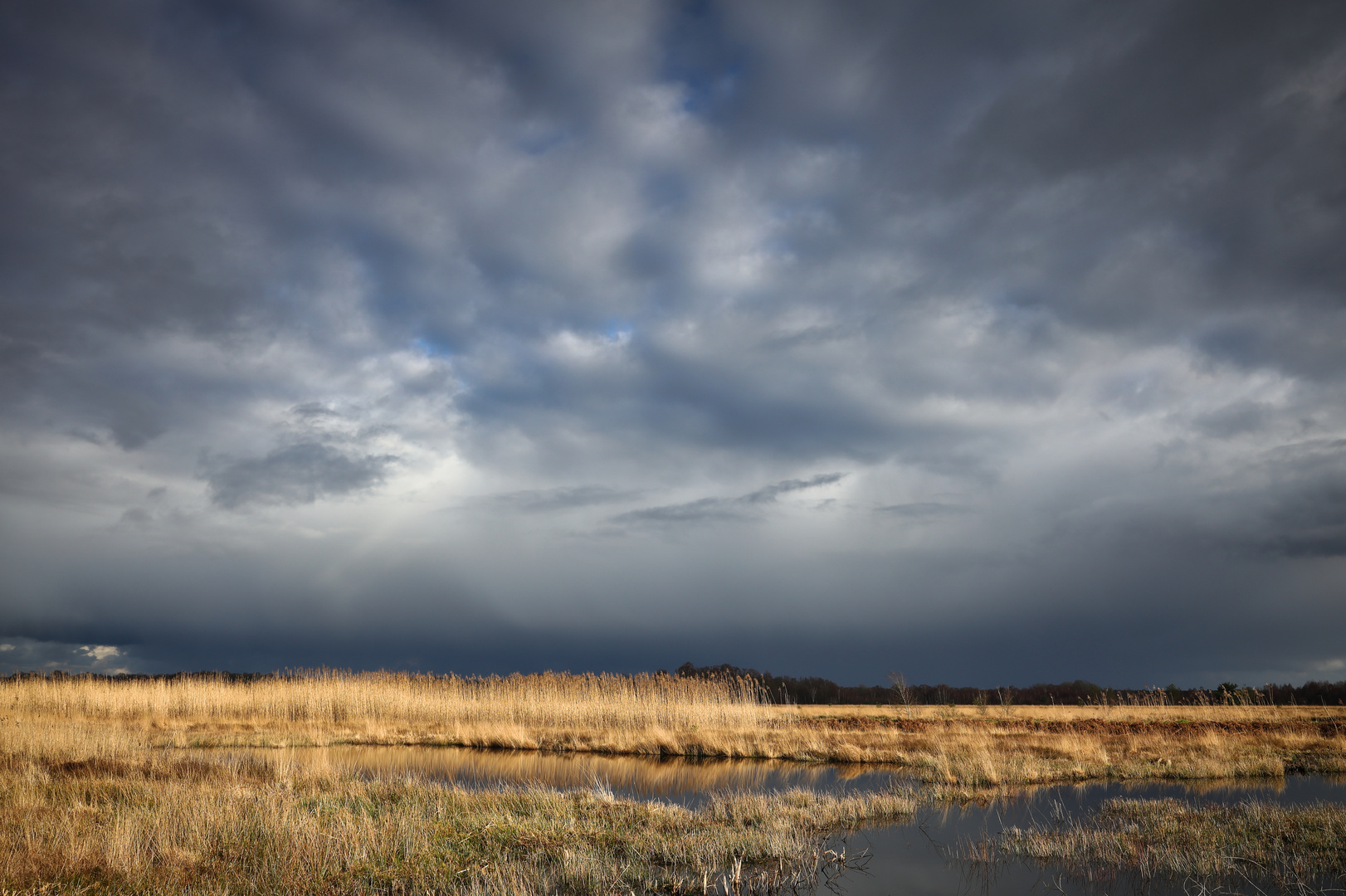 Abendlicht unter Wolken