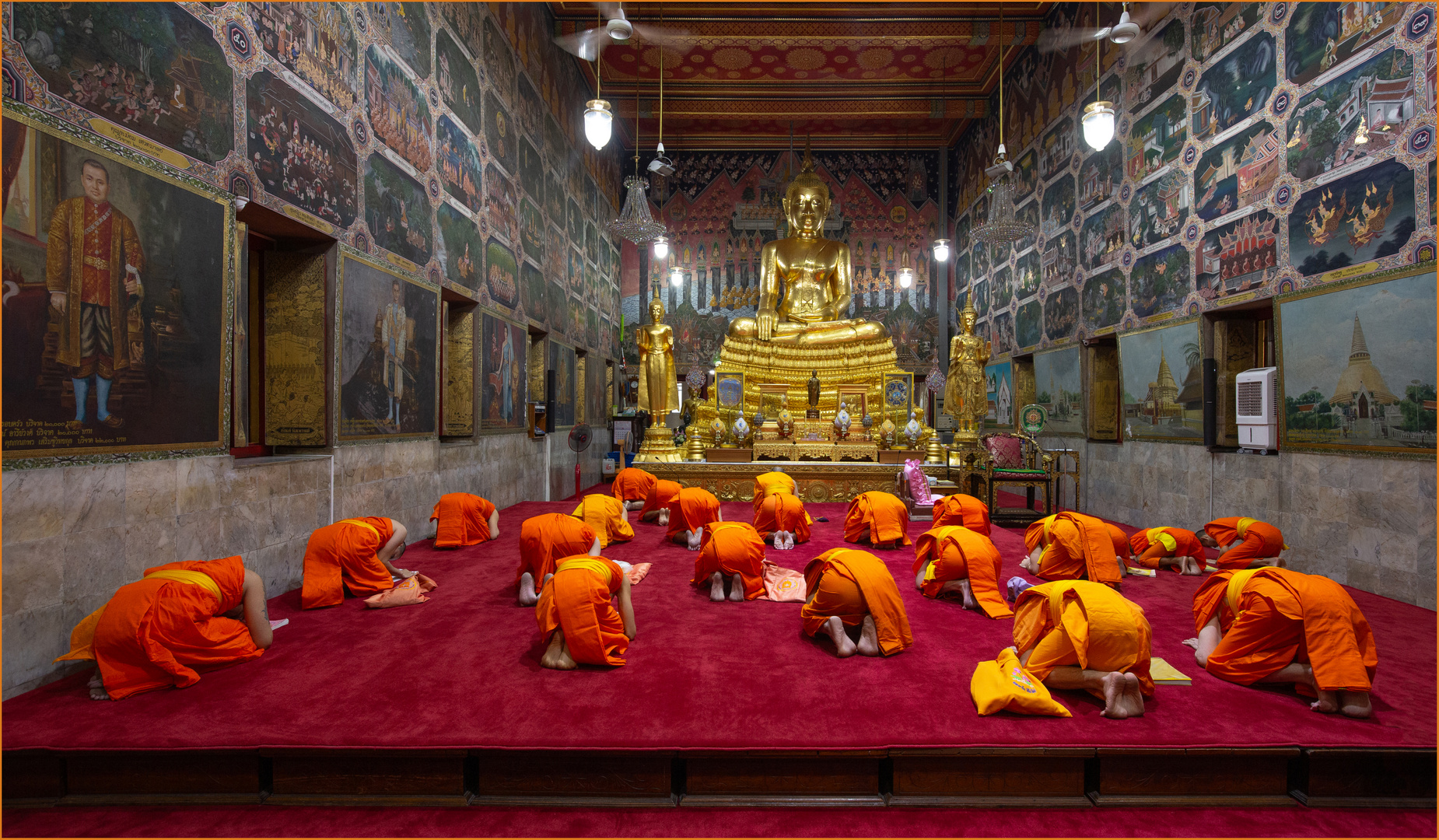 Abendmeditation im Wat Paknam