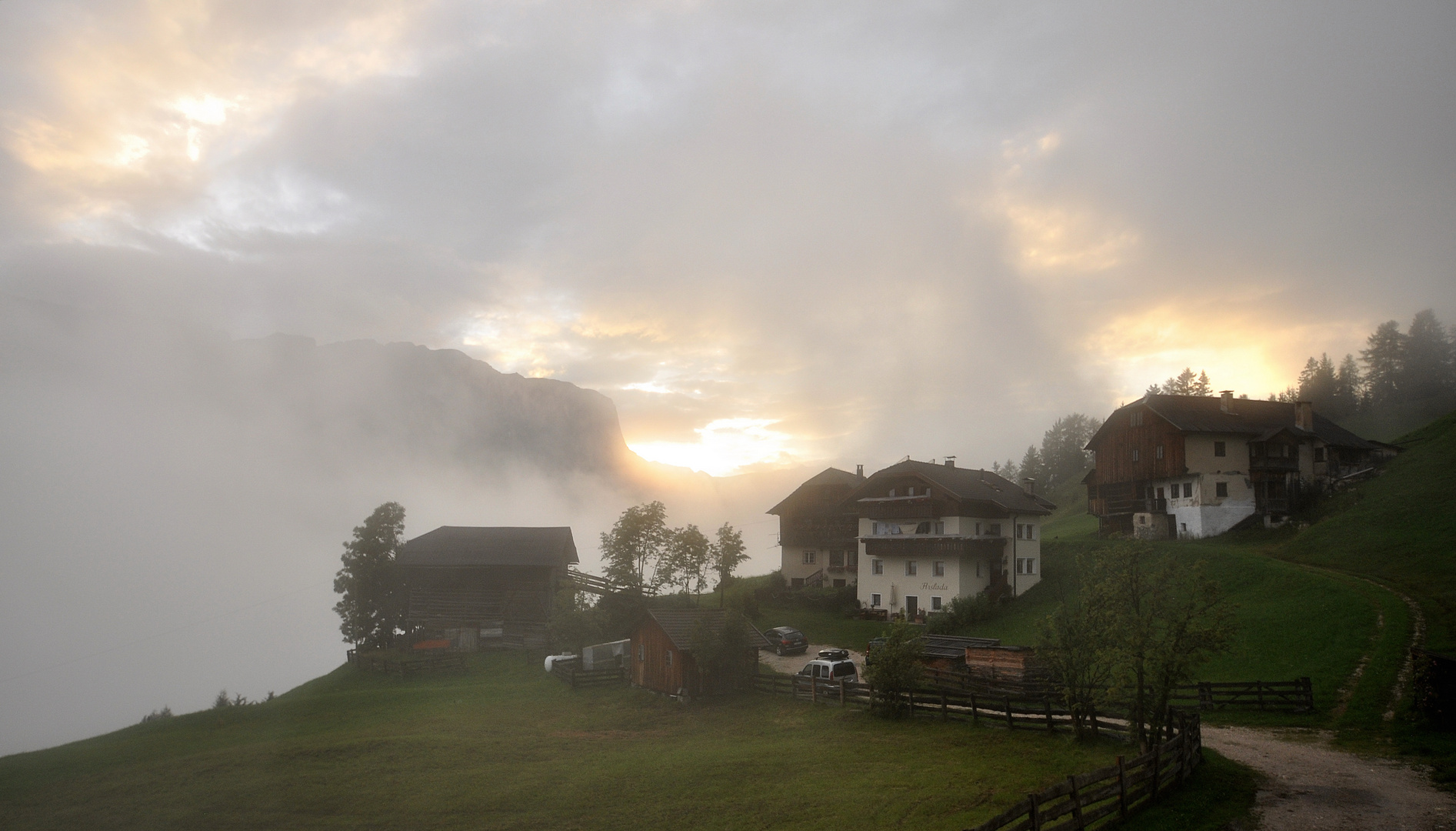 Abendnebel in den Dolomiten