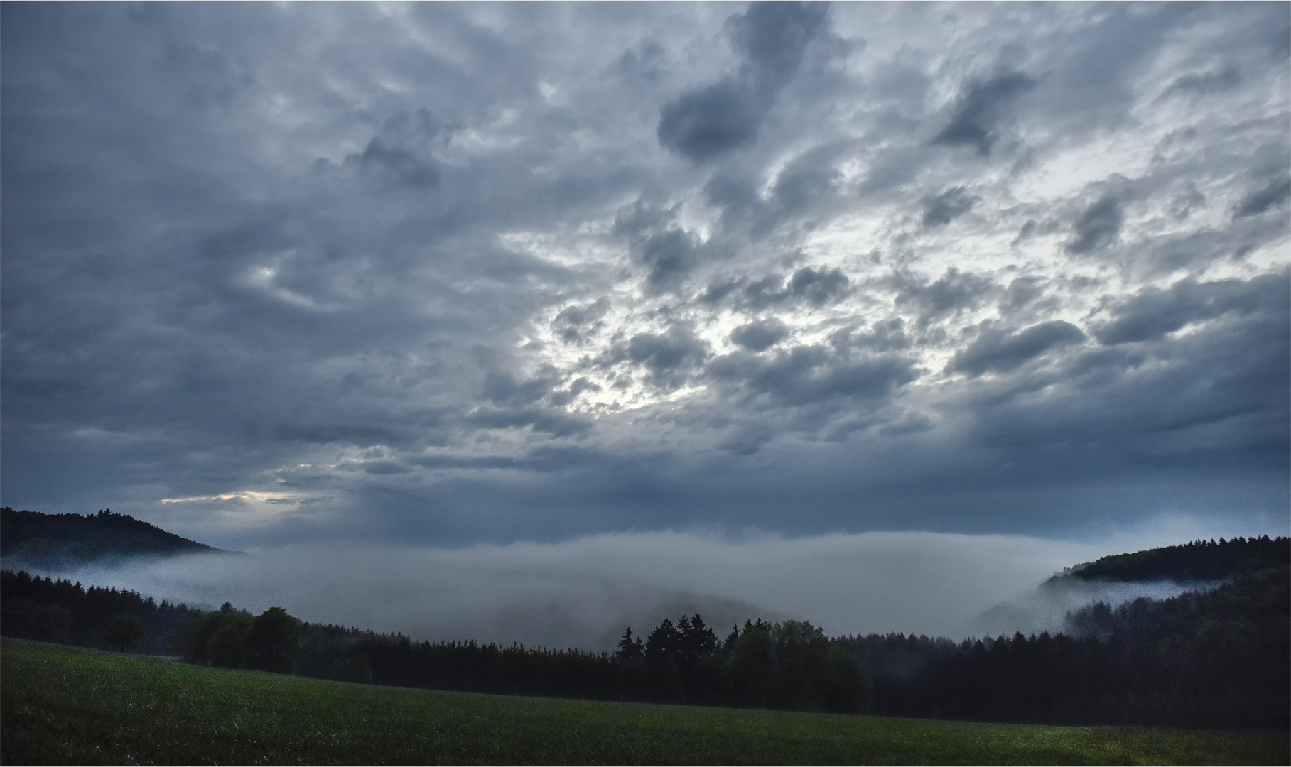 Abendnebel in der Eifel (abends vor dem 24h Rennen)