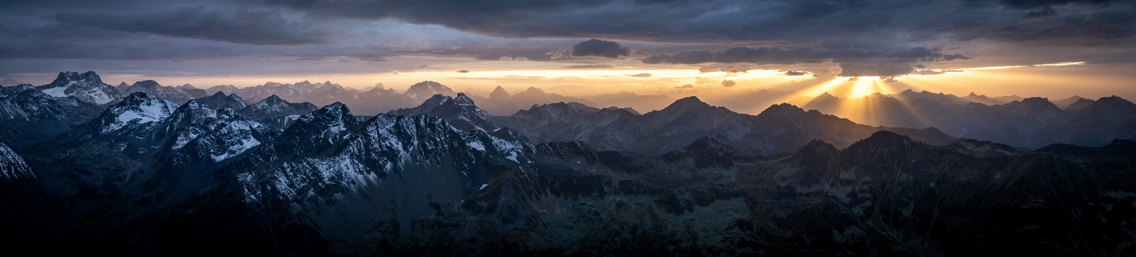 Abendpanorama Graubünden